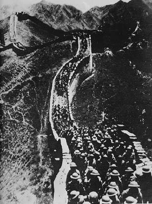 1937年"七七事变"后中国军队沿长城开赴前线
